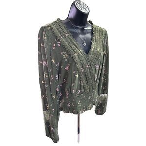 Selfe Esteem Women’s  Long Sleeve V Neck  Deep Lichen Green Size Large NWT